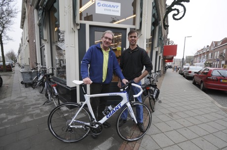Frans Verkade ontvangt zijn nieuwe Giant TCR Advanced