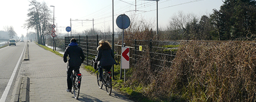De afgesloten overweg naar het Laantje van Alverna De afgesloten overweg naar het Laantje van Alverna