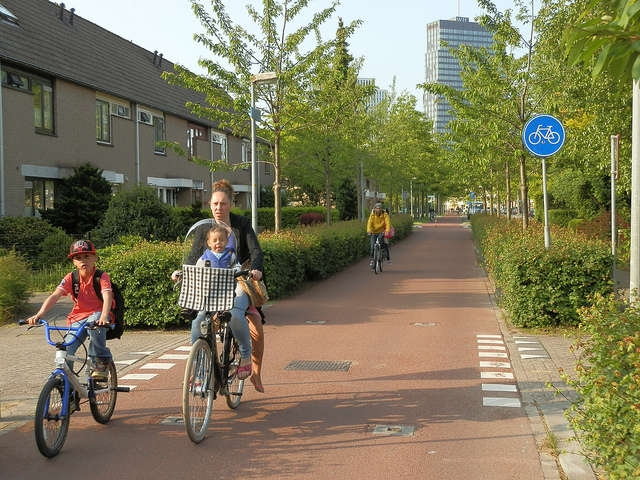 Fietsen in Almere. Foto: Gemeente Almere
