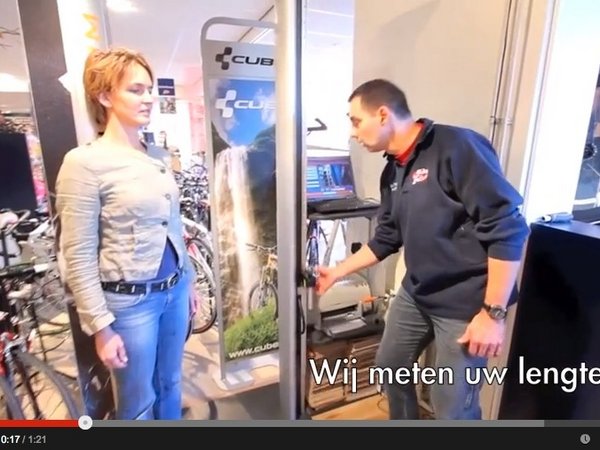 Man meet de lengte van een vrouw