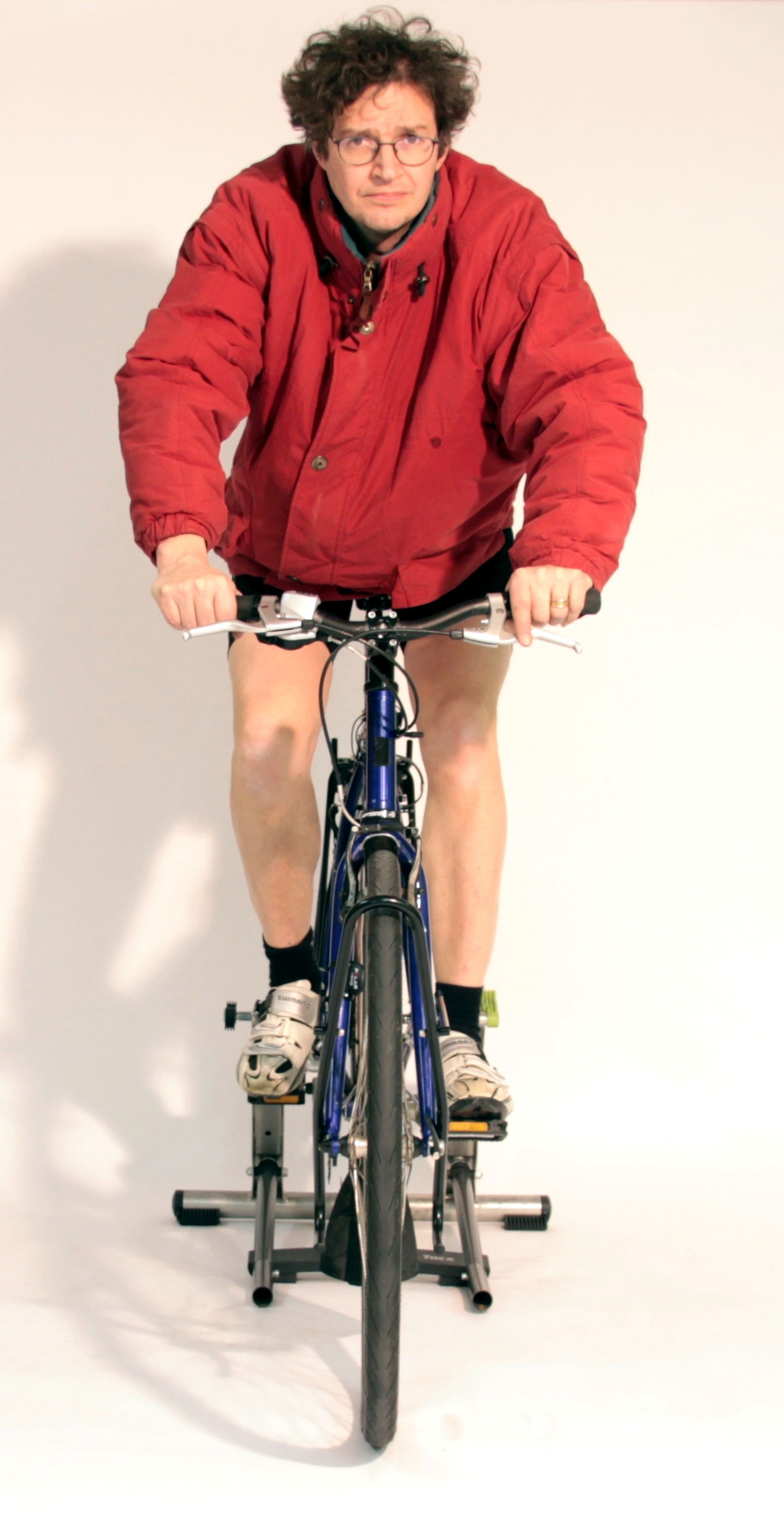 TestKees test hoeveel een winterjas je afremt.