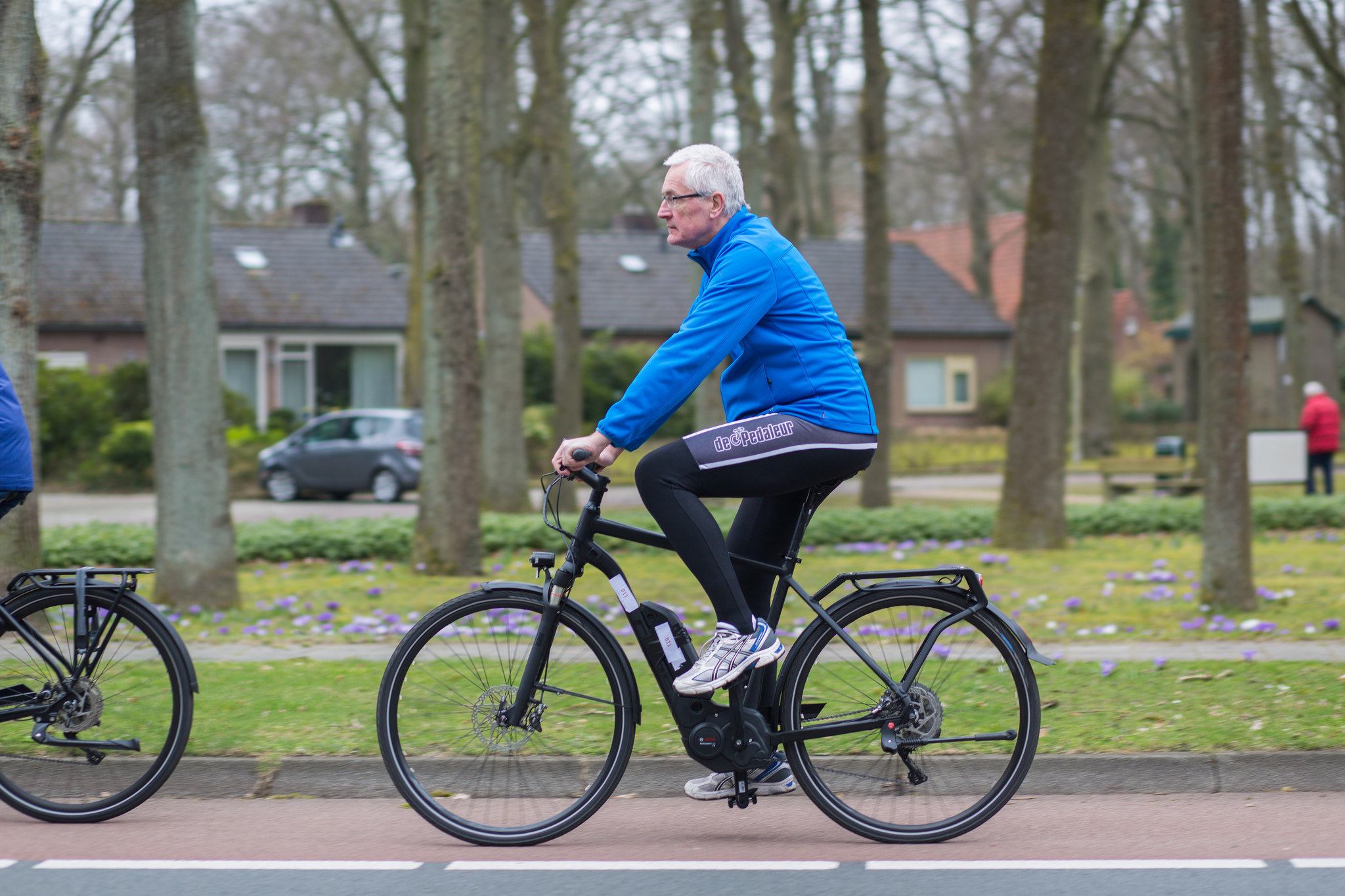 Man op E-bike
