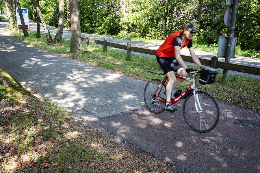 Fietser passeert de gemeentegrens