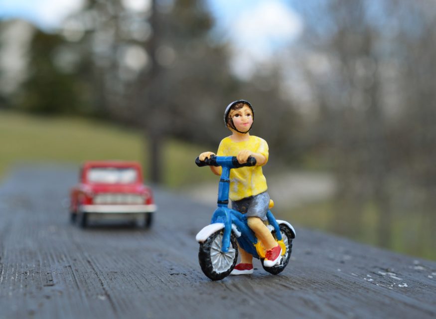 Poppetje met fietshelm