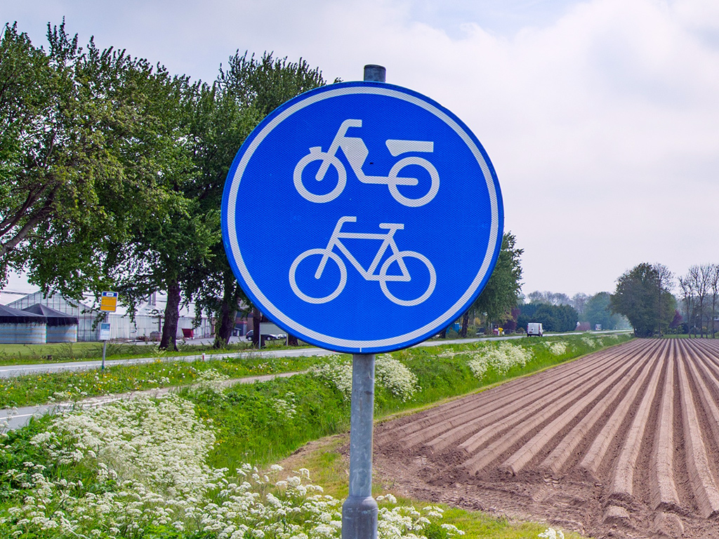 Verplicht bromfietspad