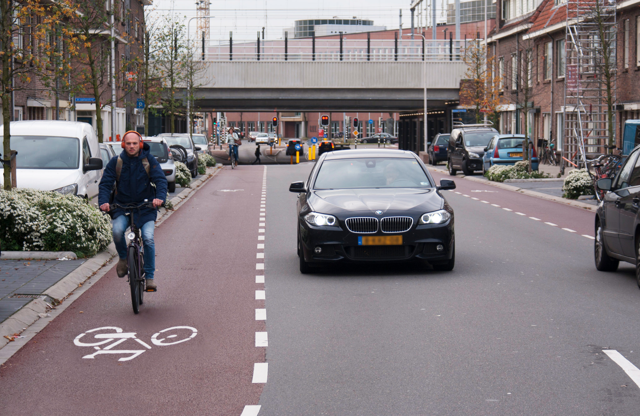 Fietsstrook met onderbroken streep