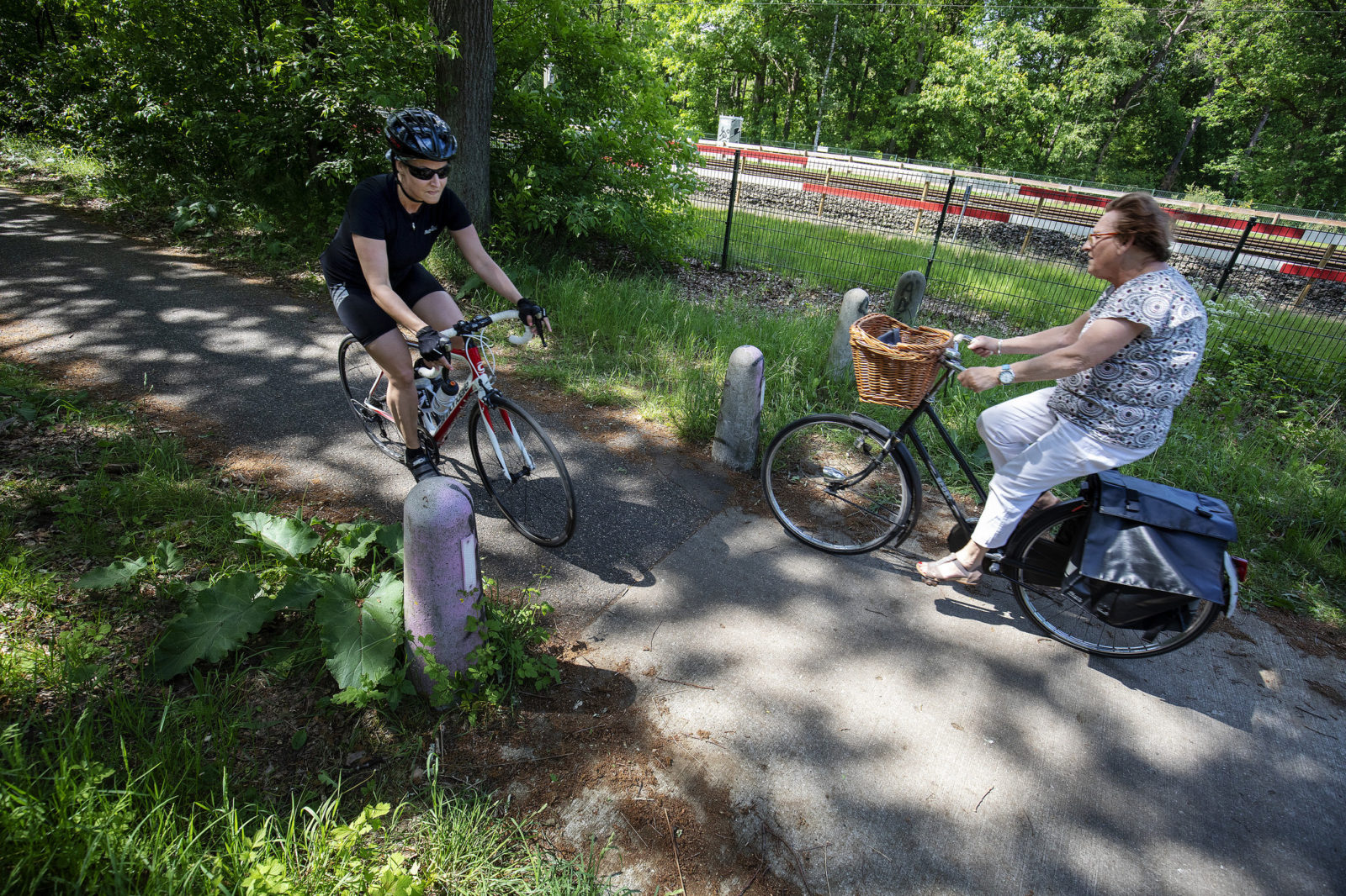 Op de grens van Soest en Zeist gaat een breed fietspad over in een smal fietspad.