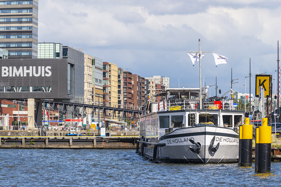 Schip De Holland voor het Bimhuis
