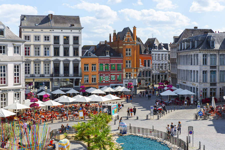 Grote Markt Mons, vol terrasjes