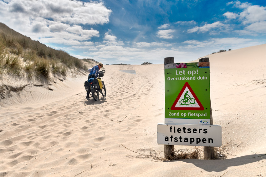 Overstekend-duin-bij-Bloemendaal-aan-Zee