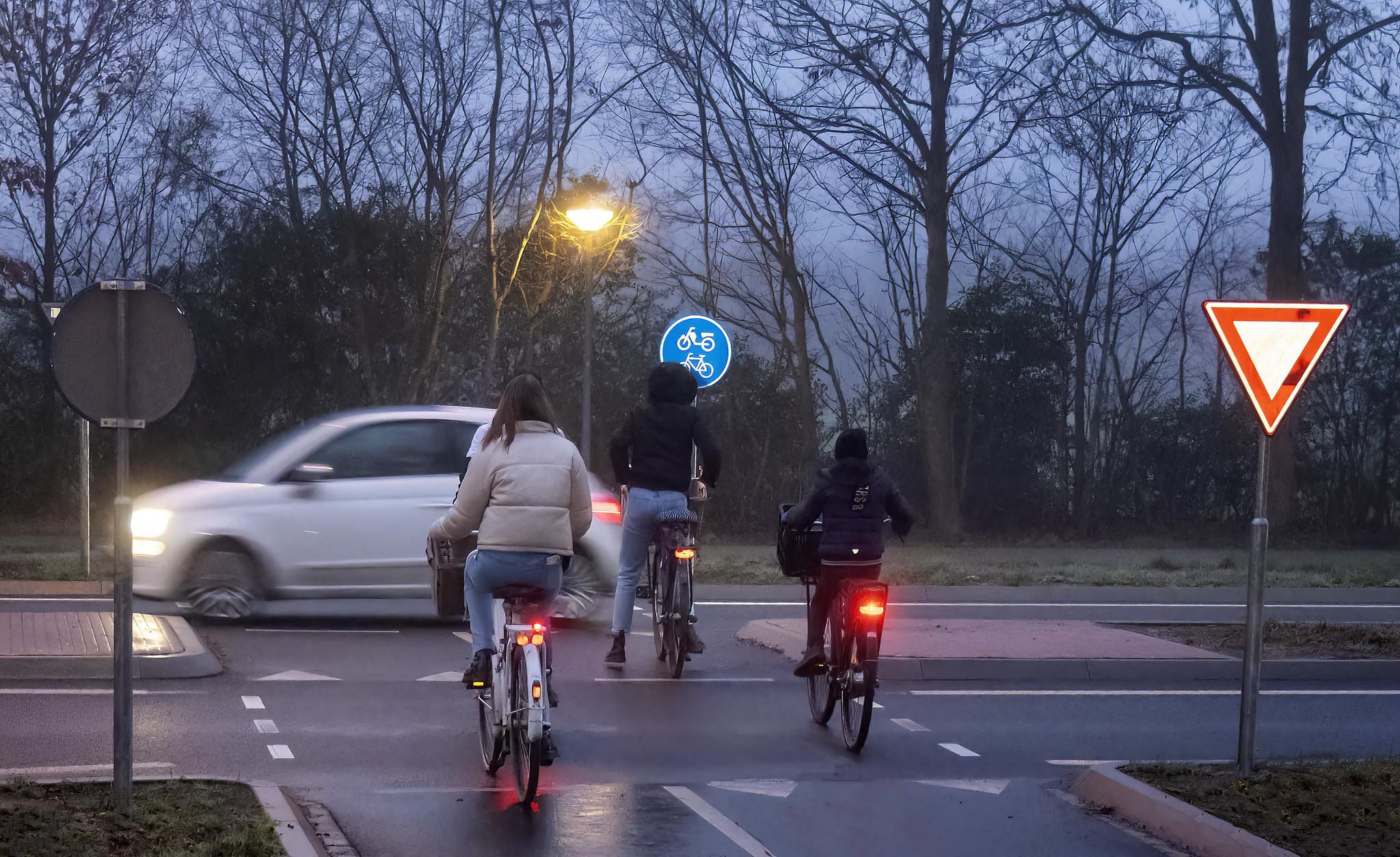 Een gevaarlijke fietsoversteek voor scholieren over de N798 in Putten.