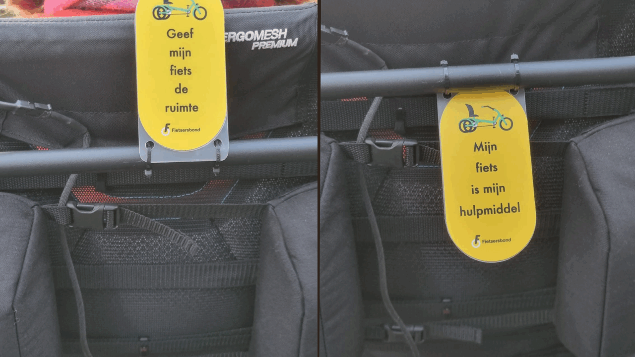 Stickers voor hulpfietsen. Op de sticker staat: Geef mijn fiets de ruimte en mijn fiets in mijn hulpmiddel