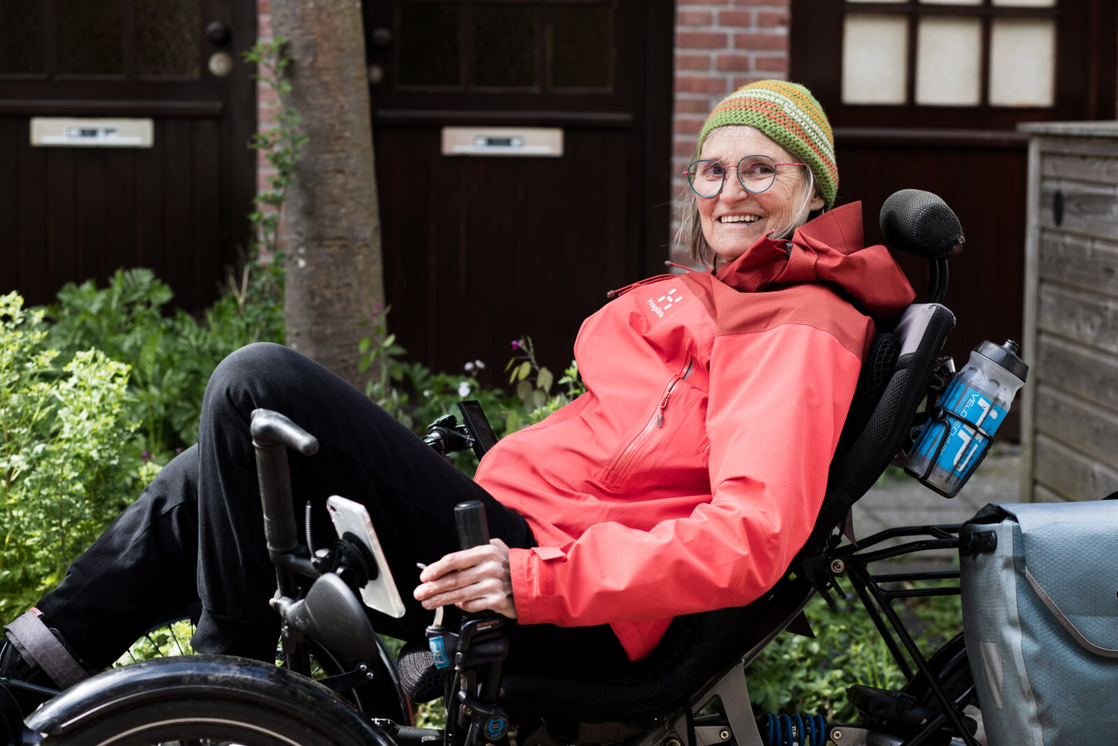 Marijke van Natijne in haar driewielfiets