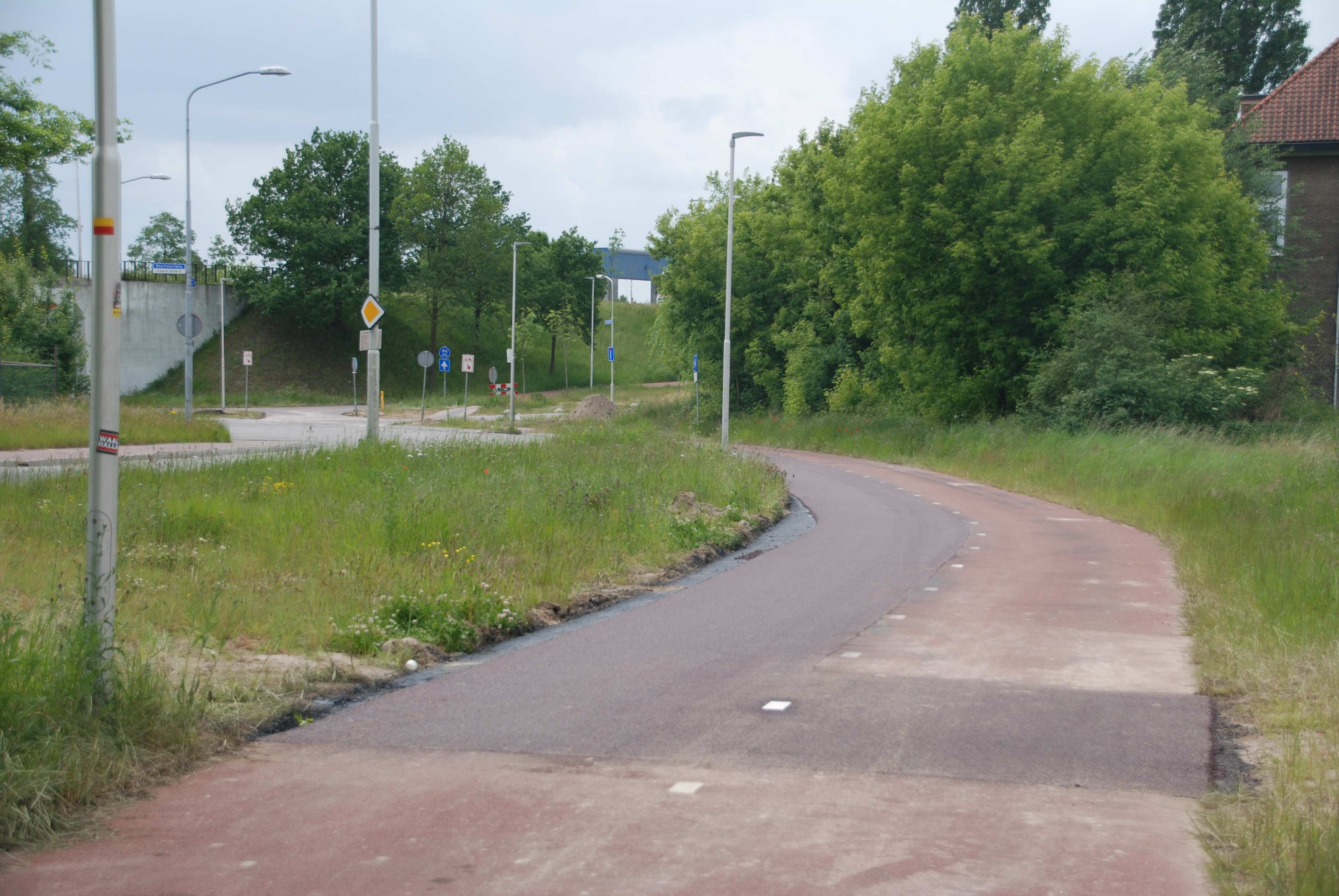 Herstel snelfietsroute Nijmegen - Beuningen bij centrale 1 Mooi glad, rood asfalt