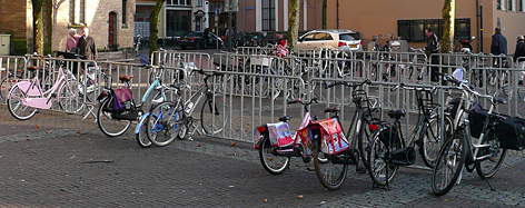 Stallen van fietsen in centrum Zwolle