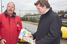 Foto: Wethouder ontvangt komische prent over valrandje
