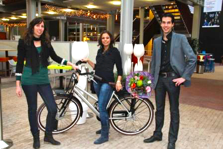 Foto: Adielee Eulen krijgt splinternieuwe fiets