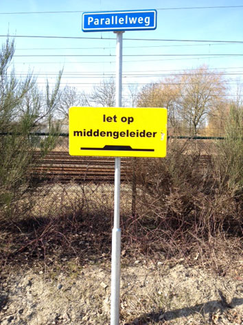Foto: waarschuwing middengeleider