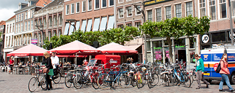 Foto: wild geparkeerde fietsen