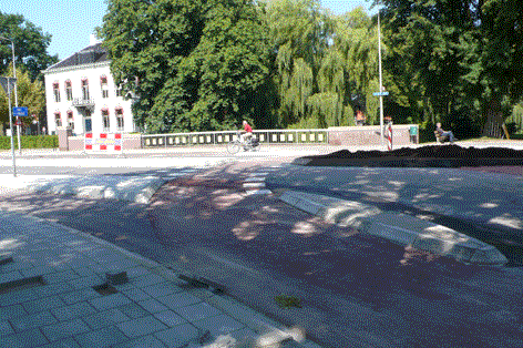 Foto fietsrotonde in aanleg