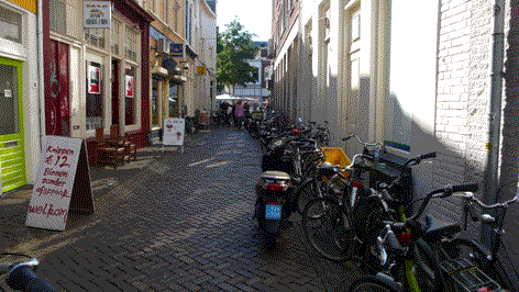 Foto: Steenstraat fietsparkeren buiten de klemmen