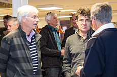 Foto vertegenwoordigers Fietsersbond op feestelijke afsluiting project fietsrotonde