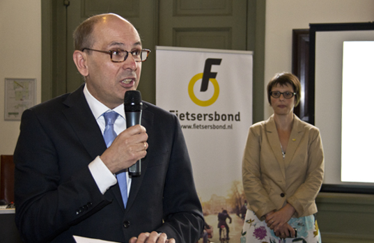 Foto (Harry Gijsman): voorlezen juryrapport