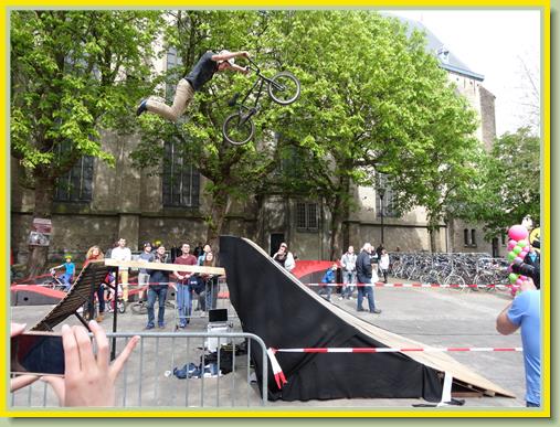 Foto stuntfietsers ICYCLE