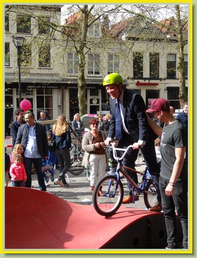 Foto opening evenement door Weth. De Heer