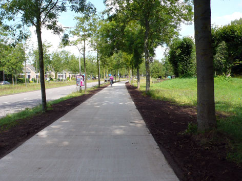 Foto: fietspad aan rechterkant Middelweg