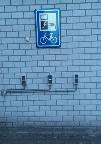 Foto: buitenlaadpunt e-bikes Tuinland-Zwolle