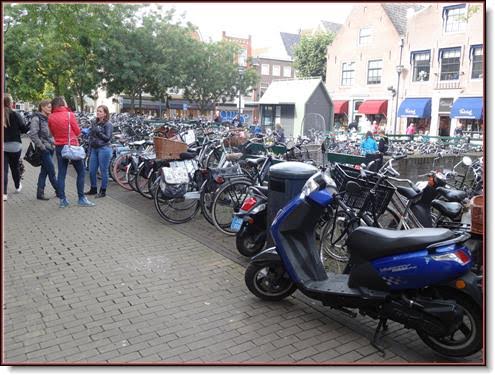 Foto: overvolle stalling Meerminneplein