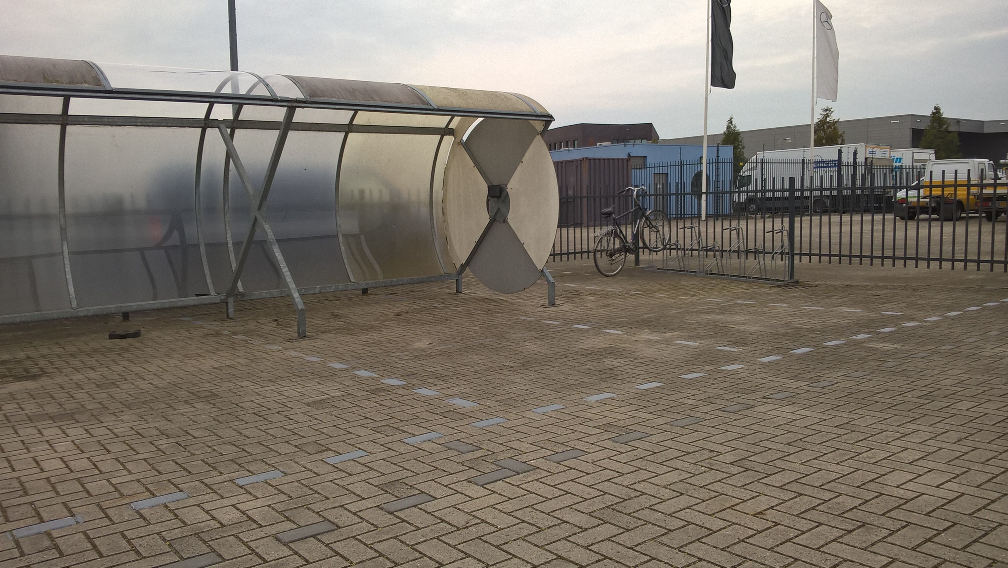 Foto:stalling bij Mercedes