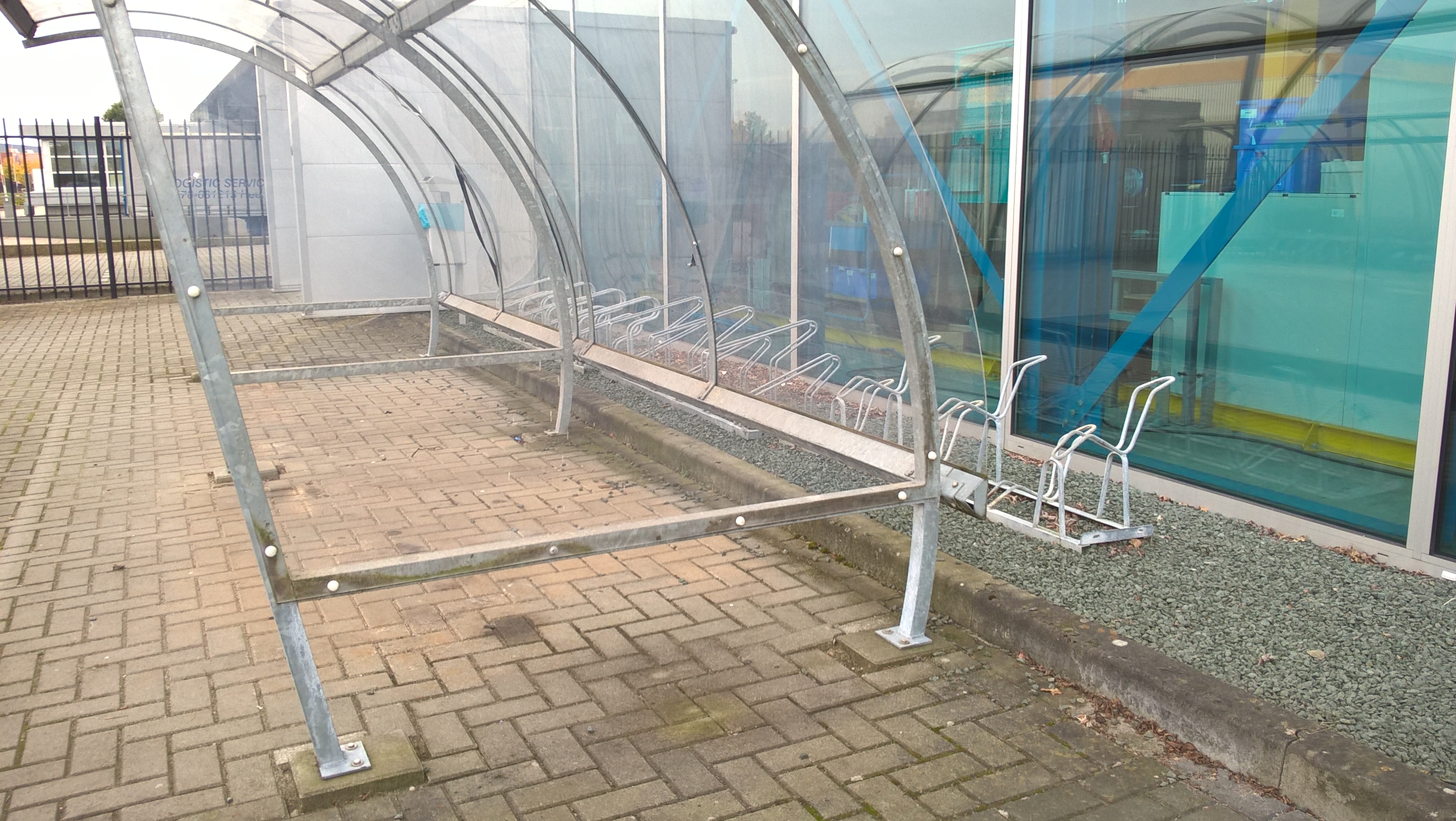 Foto: Hessenpoort klemmen achter de stalling