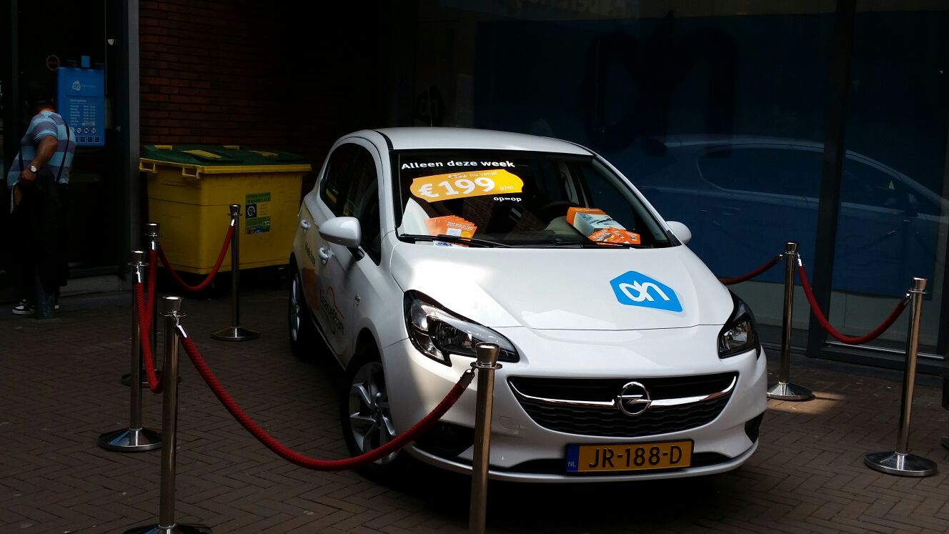 Foto: de oplossing van Albert Heijn voor het fietsprobleem