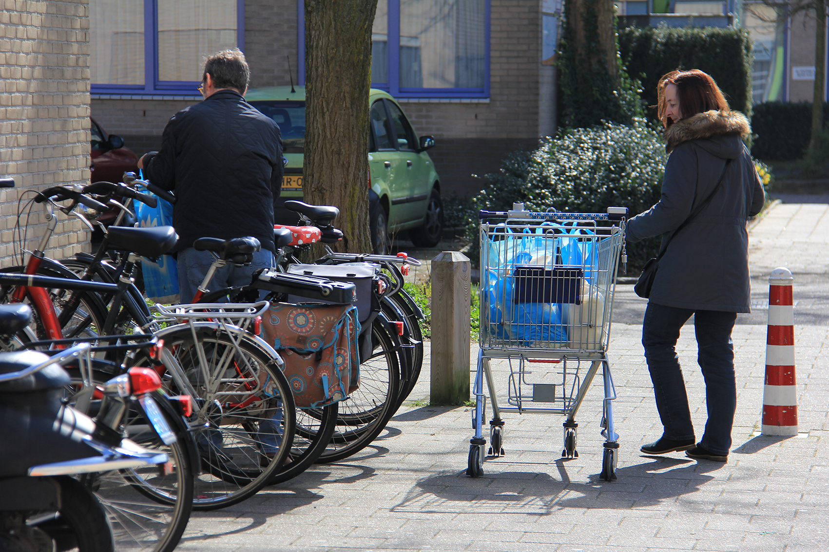 Foto: Boodschappen uitladen