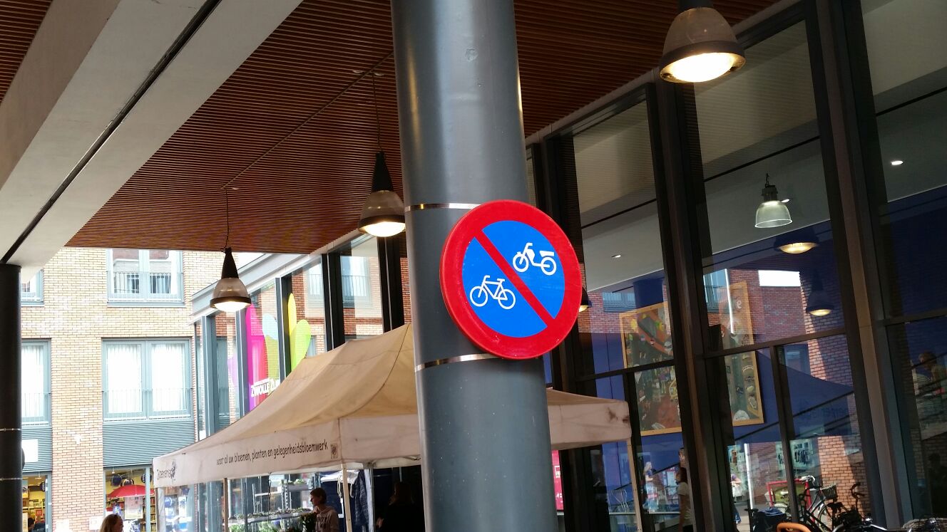 Foto: parkeren verboden voor rijwielen