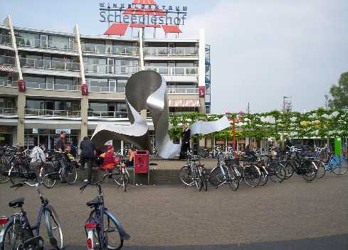 fietsparkeren Schepjeshof op rode klinkercirkels